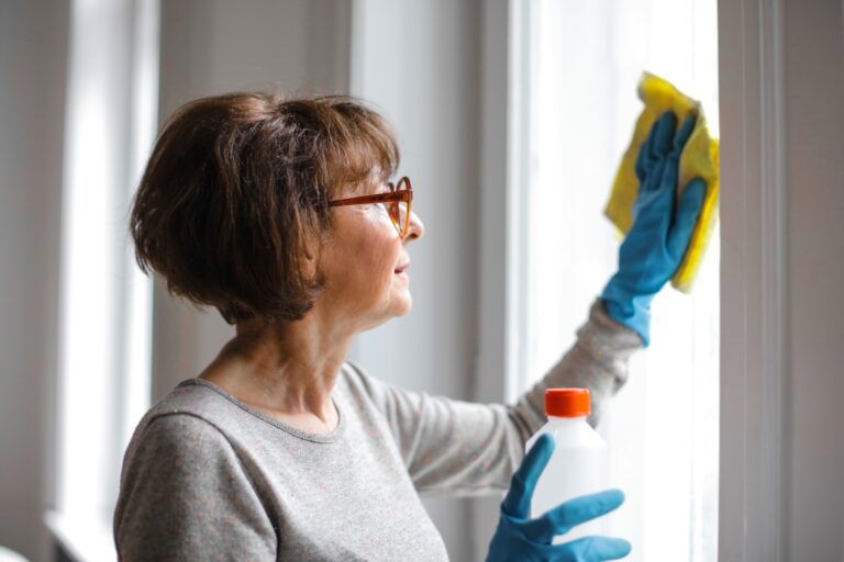 how to clean projector screen - do we have to clean?