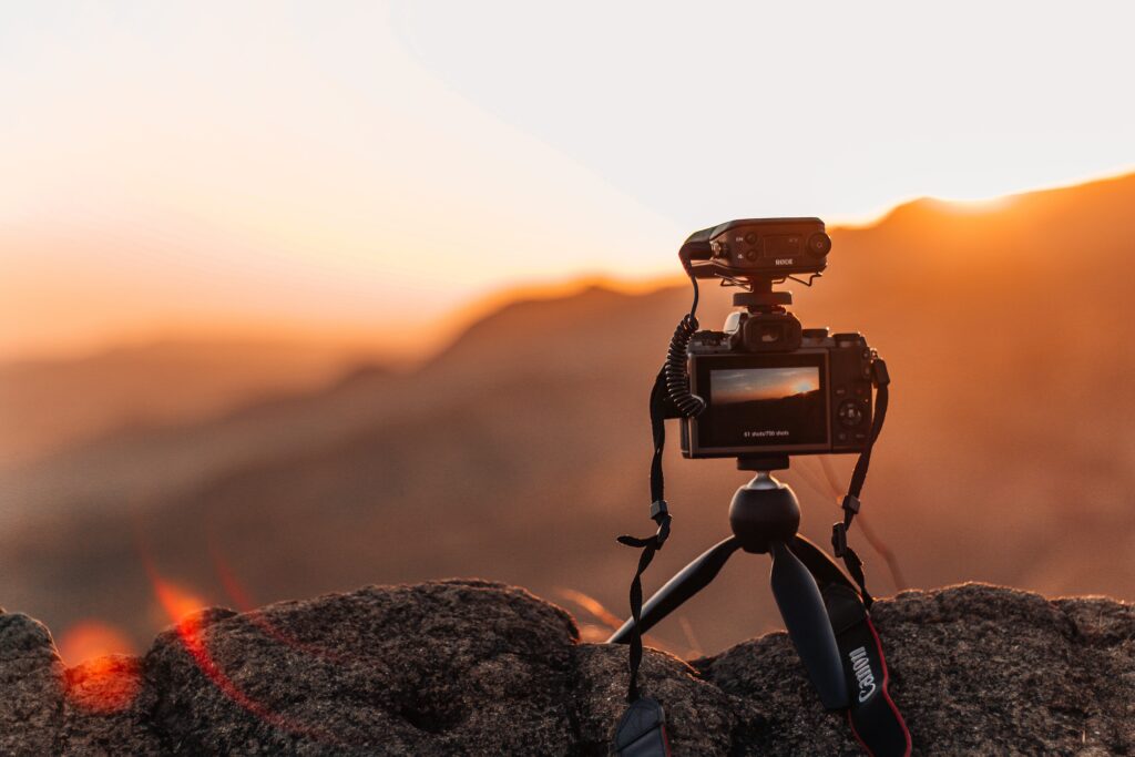 how to mount projector screen on tripod?